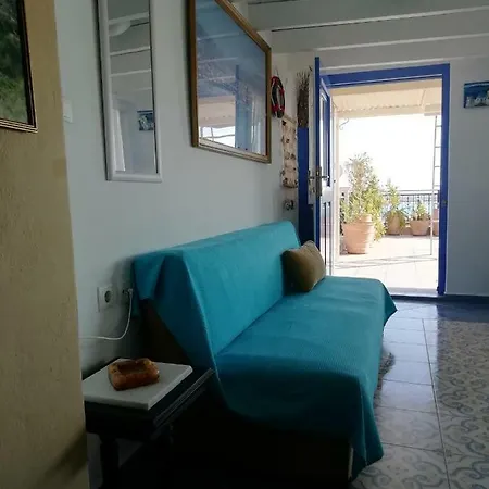 Nikoleon Historical Center And Sea View House Апартаменты *