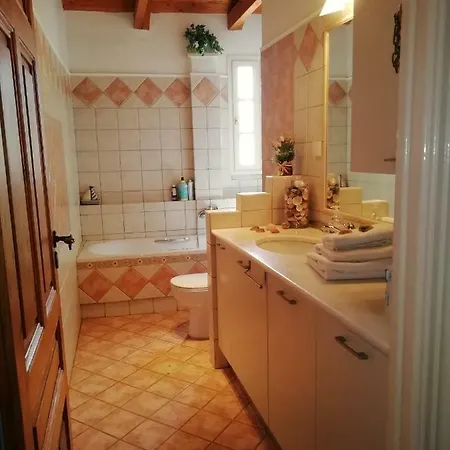 Апартаменты Nikoleon Historical Center And Sea View House *