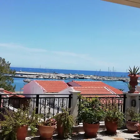 Nikoleon Historical Center And Sea View House Апартаменты *