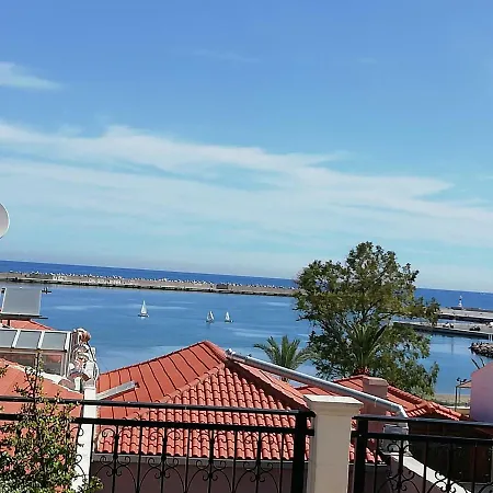 Nikoleon Historical Center And Sea View House *