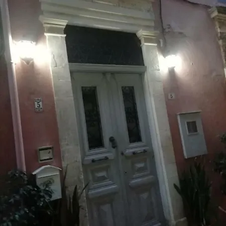 Апартаменты Nikoleon Historical Center And Sea View House Ретимно